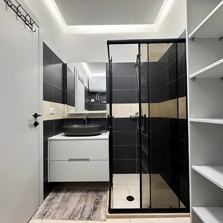 Modern Ylli Apartment